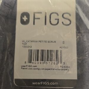 FIGS Petite Scrub Top in Gray